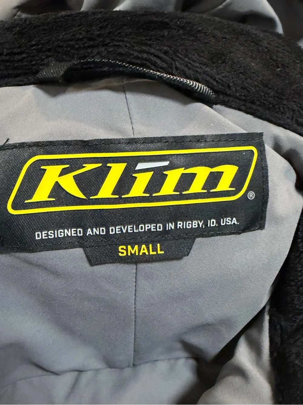 Klim Girls' Gray Hooded Puffer Vest with Pink Trim